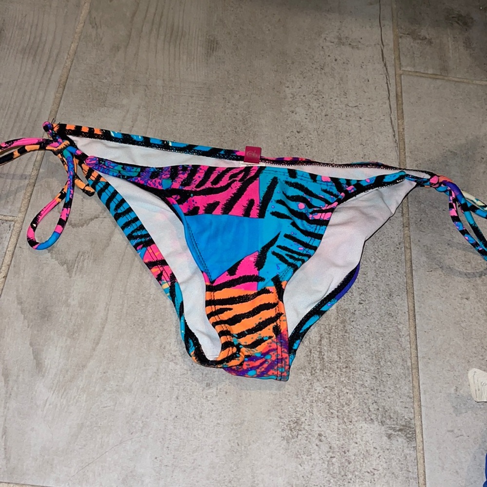 Vibrant print bikini bottoms-cheeky